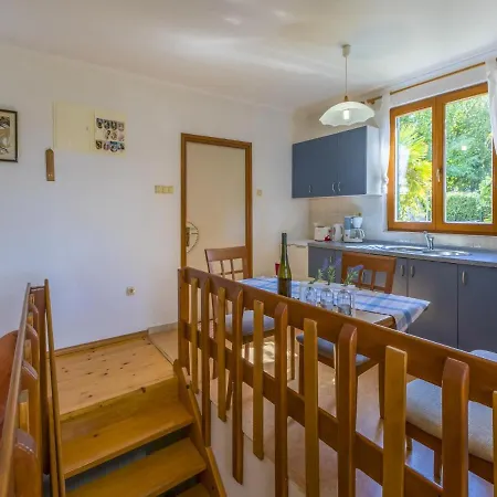 House Haus Vlady Ferienhaus *